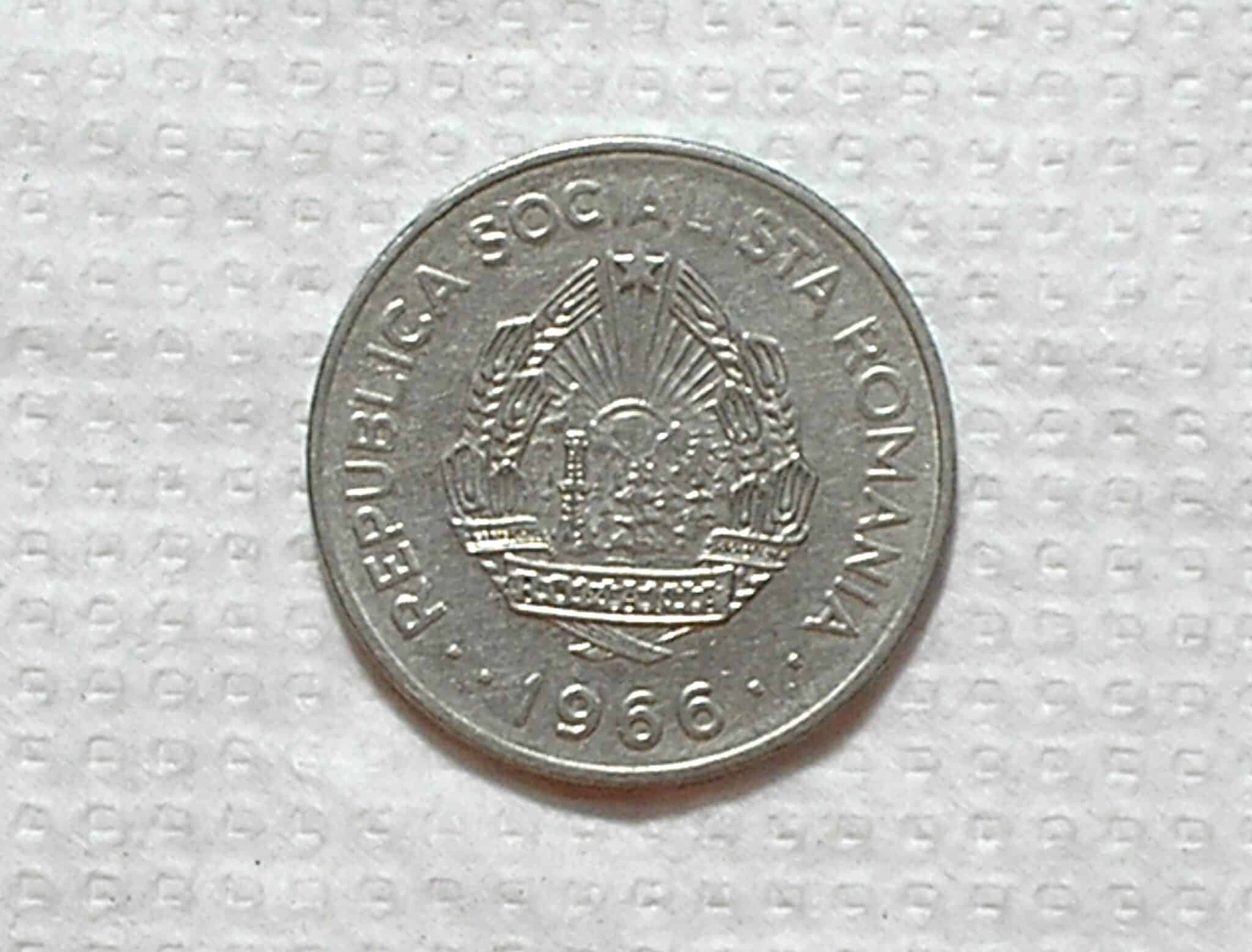 | Casa do Colecionador Romania) 1 Leu - 1966 / 24mm / Ni/St / Sob / box54