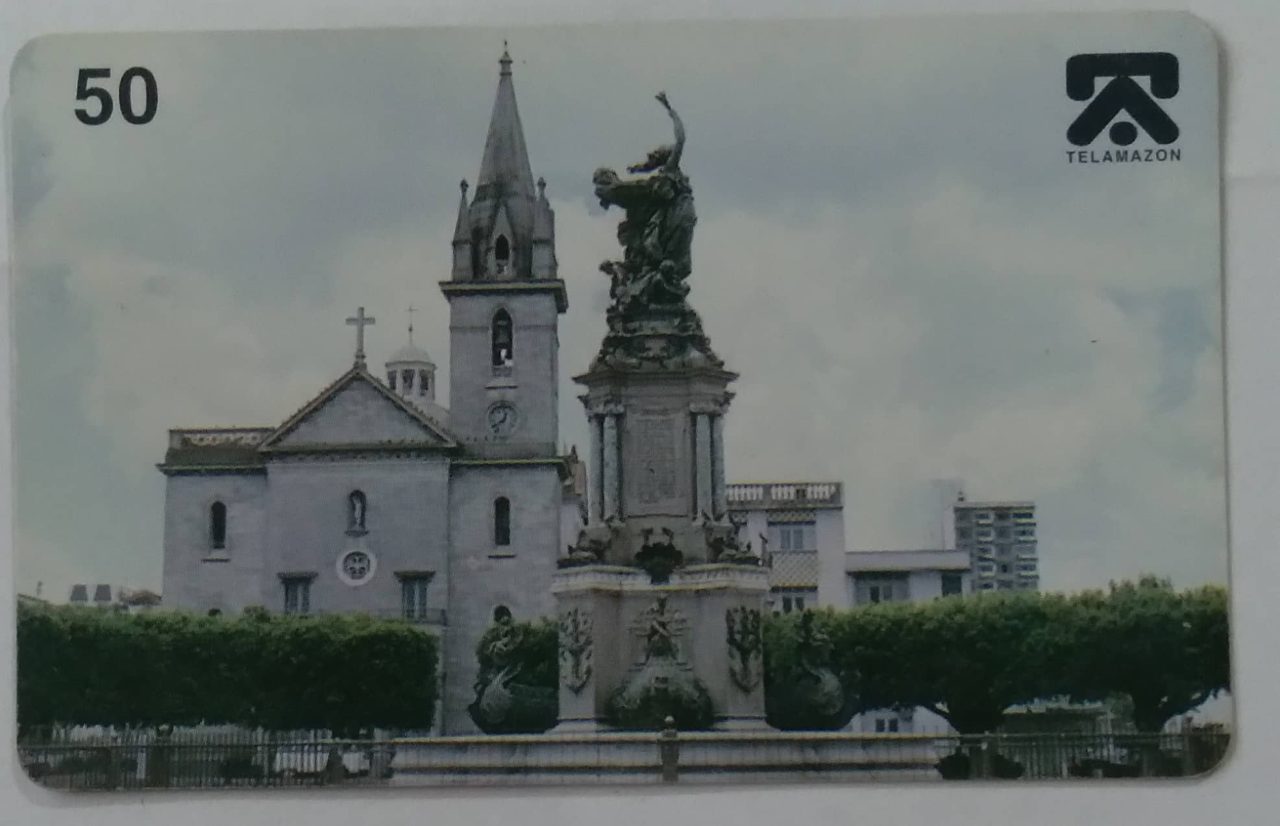 | Casa do Colecionador Cartão telefone Brasil Telamazon 199811. Praça São Sebastião com igreja ao fundo.