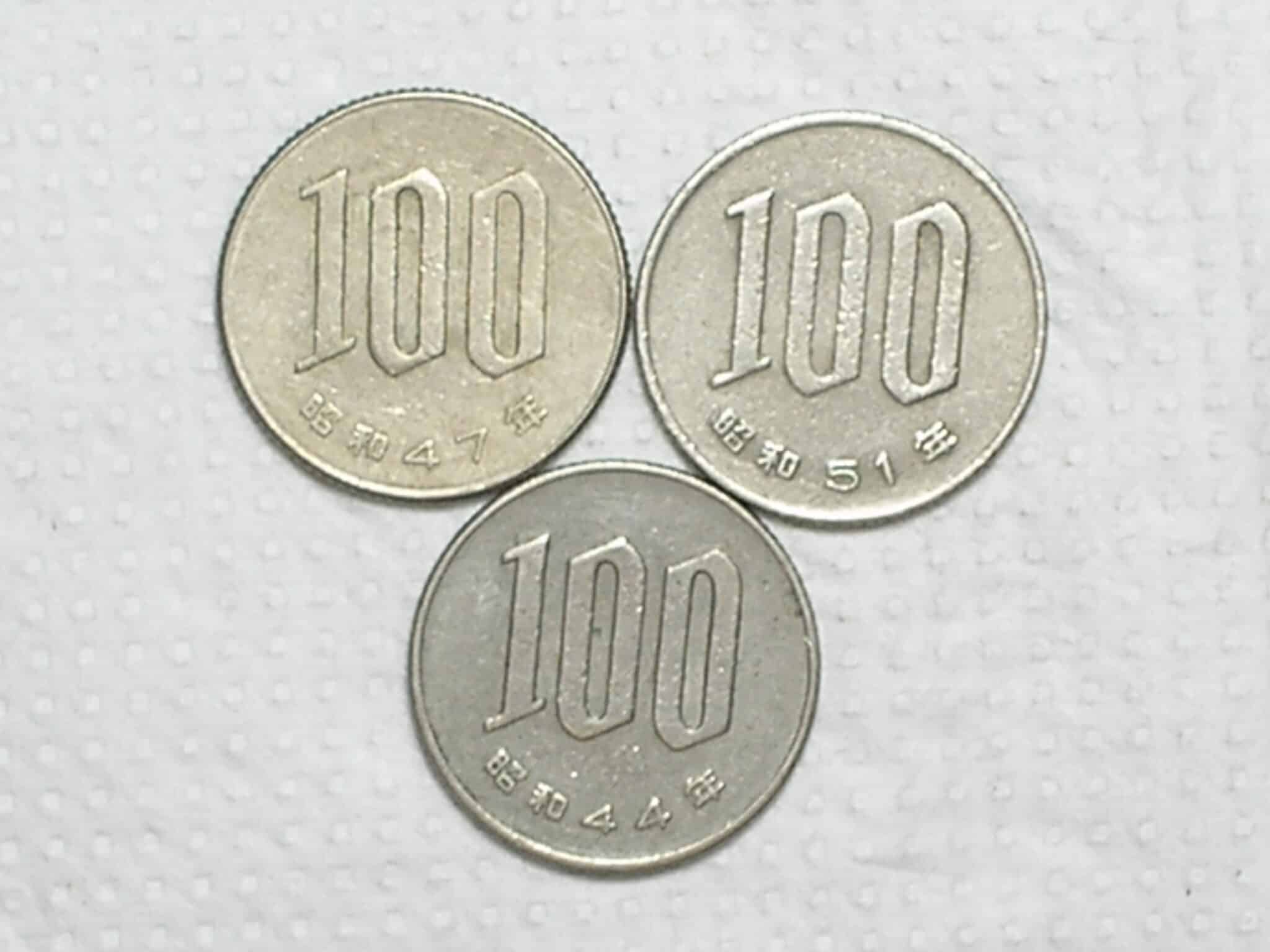 | Casa do Colecionador Japão_ 100 Yen - 1968(Ano 44) / 1982(47) / 1976( 51) / co/Ni / box55