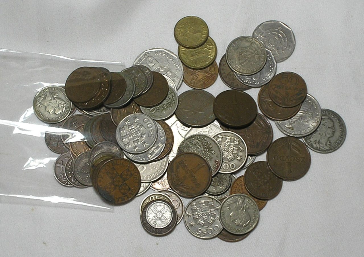 | Casa do Colecionador Portugal) 80 Moedas de Portugal com diversas datas e valores em Bronze e Co/Ni / m450