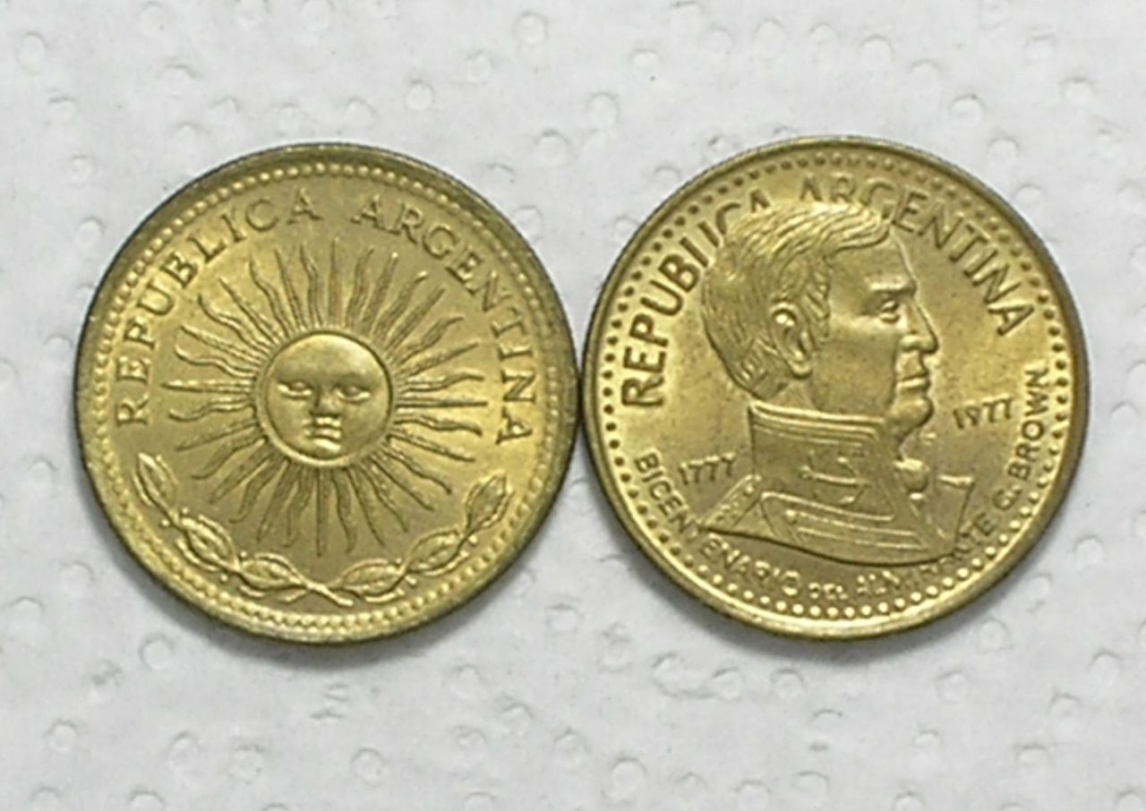 | Casa do Colecionador Argentina) 5 Pesos - 1976 / 1977 / Bz/Al / Flor de cunho / box56