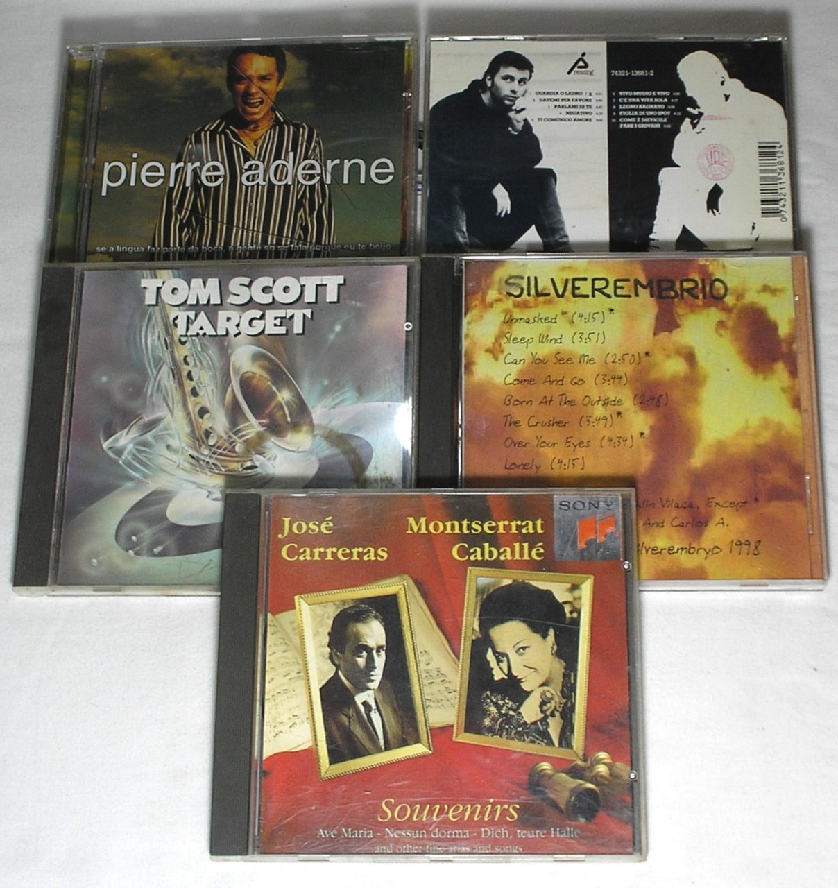 | Casa do Colecionador Cinco CD's antigos da época - Grandes Sucessos da época - Jose Carreras e Montserrat Caballé / Silverembrio / Tom Scott Target / Pierre Aderne / Bracco Di Graci