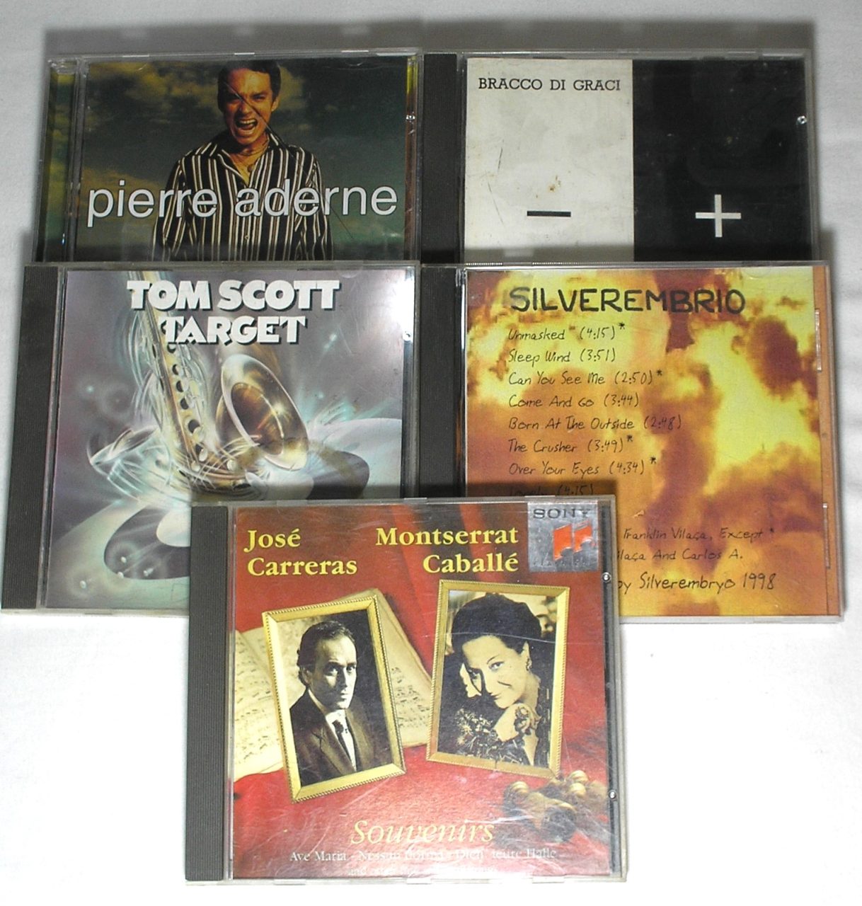 | Casa do Colecionador Cinco CD's antigos da época - Grandes Sucessos da época - Jose Carreras e Montserrat Caballé / Silverembrio / Tom Scott Target / Pierre Aderne / Bracco Di Graci