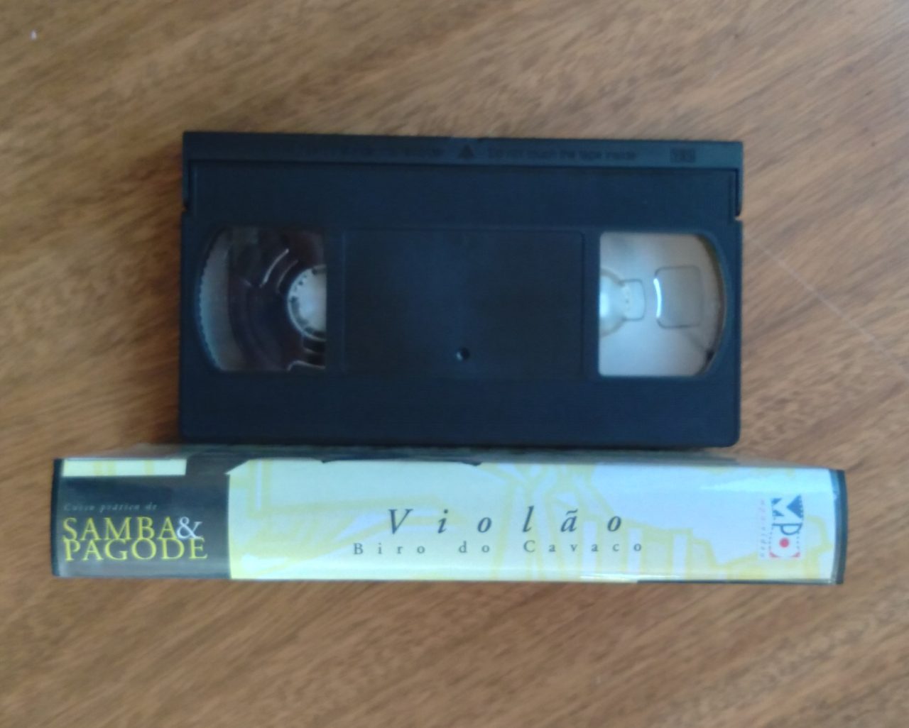 | Casa do Colecionador Fita VHS Samba e pagode básico. Violão Biro do Cavaco
