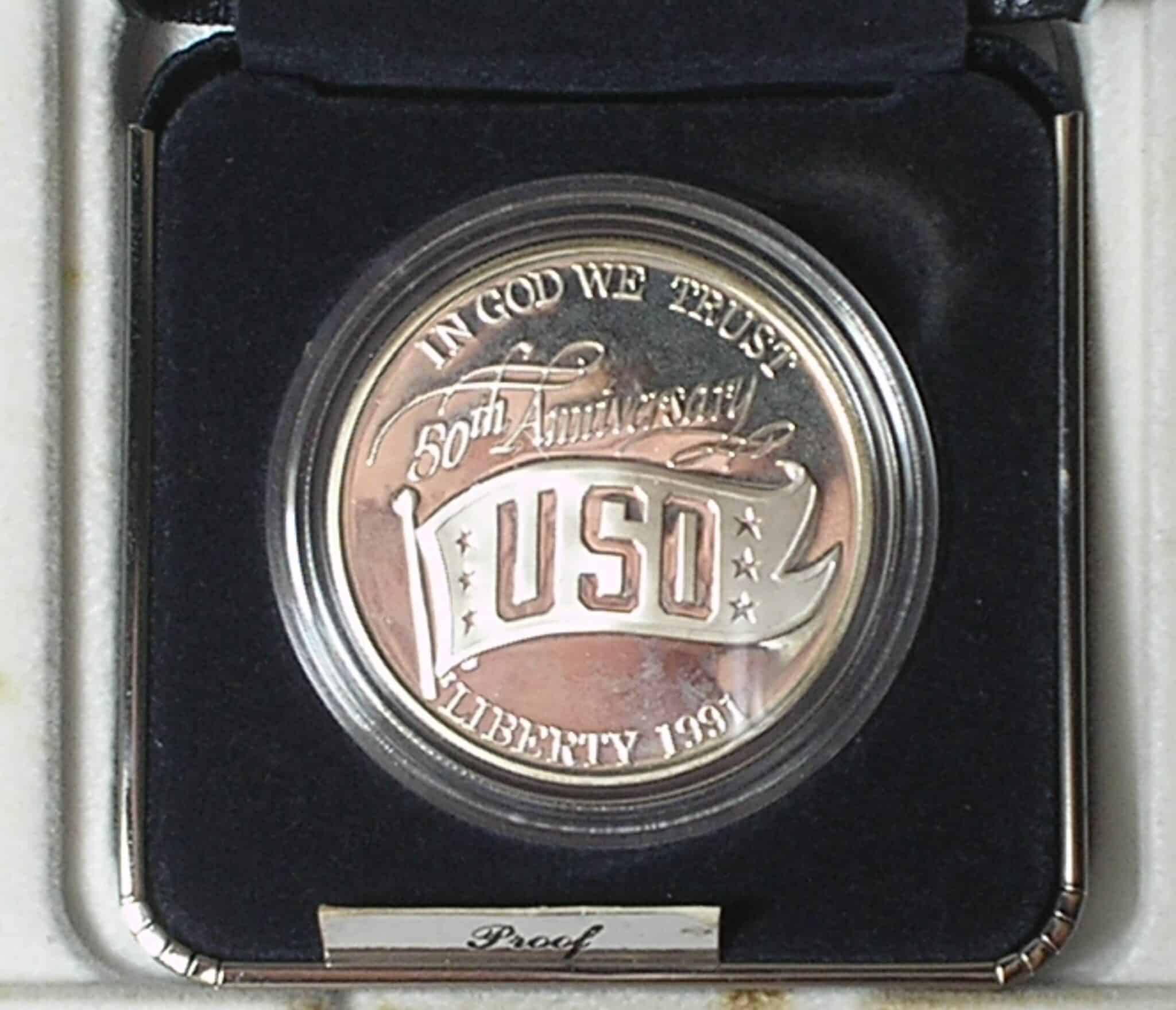 | Casa do Colecionador Usa) Estojo 1 Dollar - 1991-S "Comemorativa aos 50 anos do USO - United Service Organization" / Prata Proof / cod. ems.2