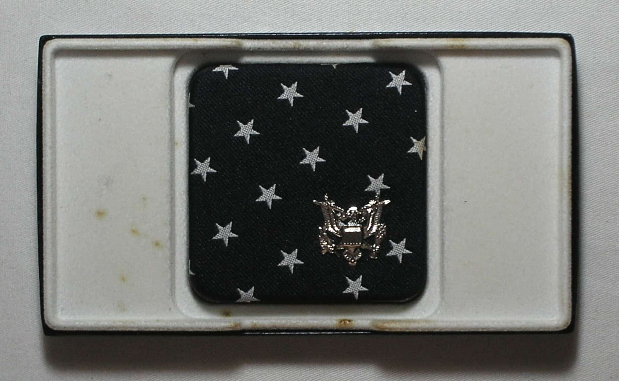 | Casa do Colecionador Usa) Estojo 1 Dollar - 1991-S "Comemorativa aos 50 anos do USO - United Service Organization" / Prata Proof / cod. ems.2