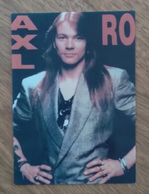Cartão Postal Axl Rose. Verso em branco sem endereçamento.