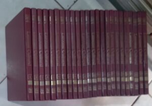 Livro da Grande Enciclopédia Larousse Cultural. Valor de cada volume.