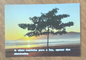 Cartão Postal Litoarte Pensamentos 18. A alma caminha para a luz.