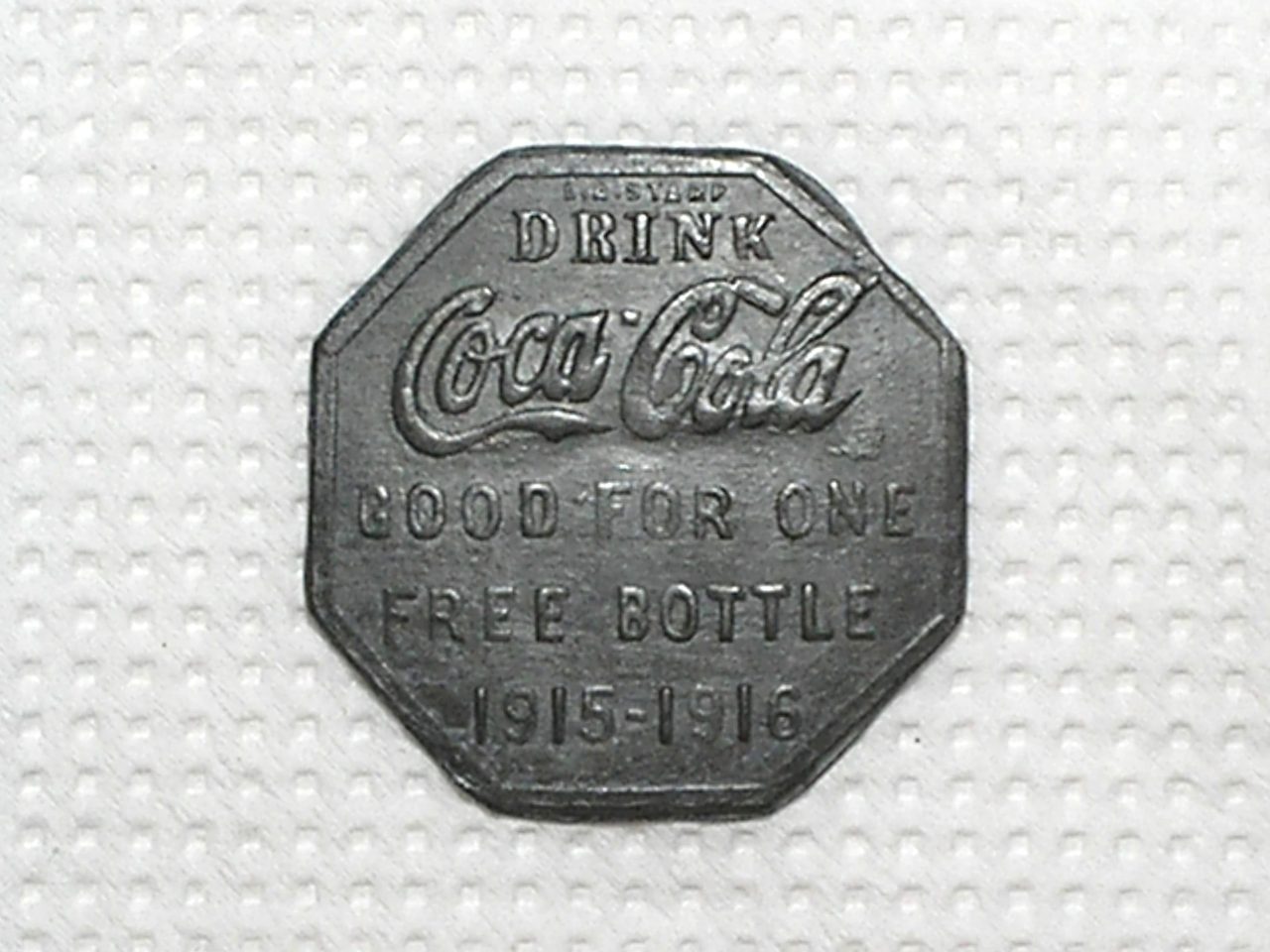 | Casa do Colecionador - Ficha da Coca Cola - 1915 e 1916 / Metal Zinco com 30 mm diâmetro / Octogonal / Raríssima /m470