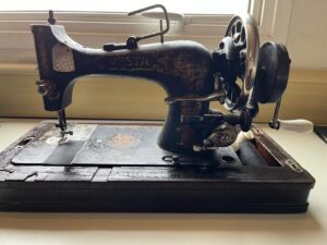 Antigo maquina de costura Vesta Alemao ~1890 funcionando bobina grosso e fino com capa original