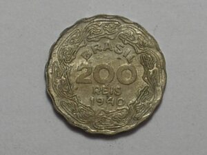 Flor de Cunho) 200 Réis 1940 - Getúlio Vargas / Cu/Ni