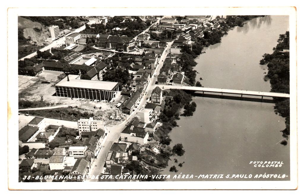 | Casa do Colecionador Cartão Postal Matriz Sao Paulo Apostolo - Vista Aerea - Blumenau - ( SC ) - Anos 60