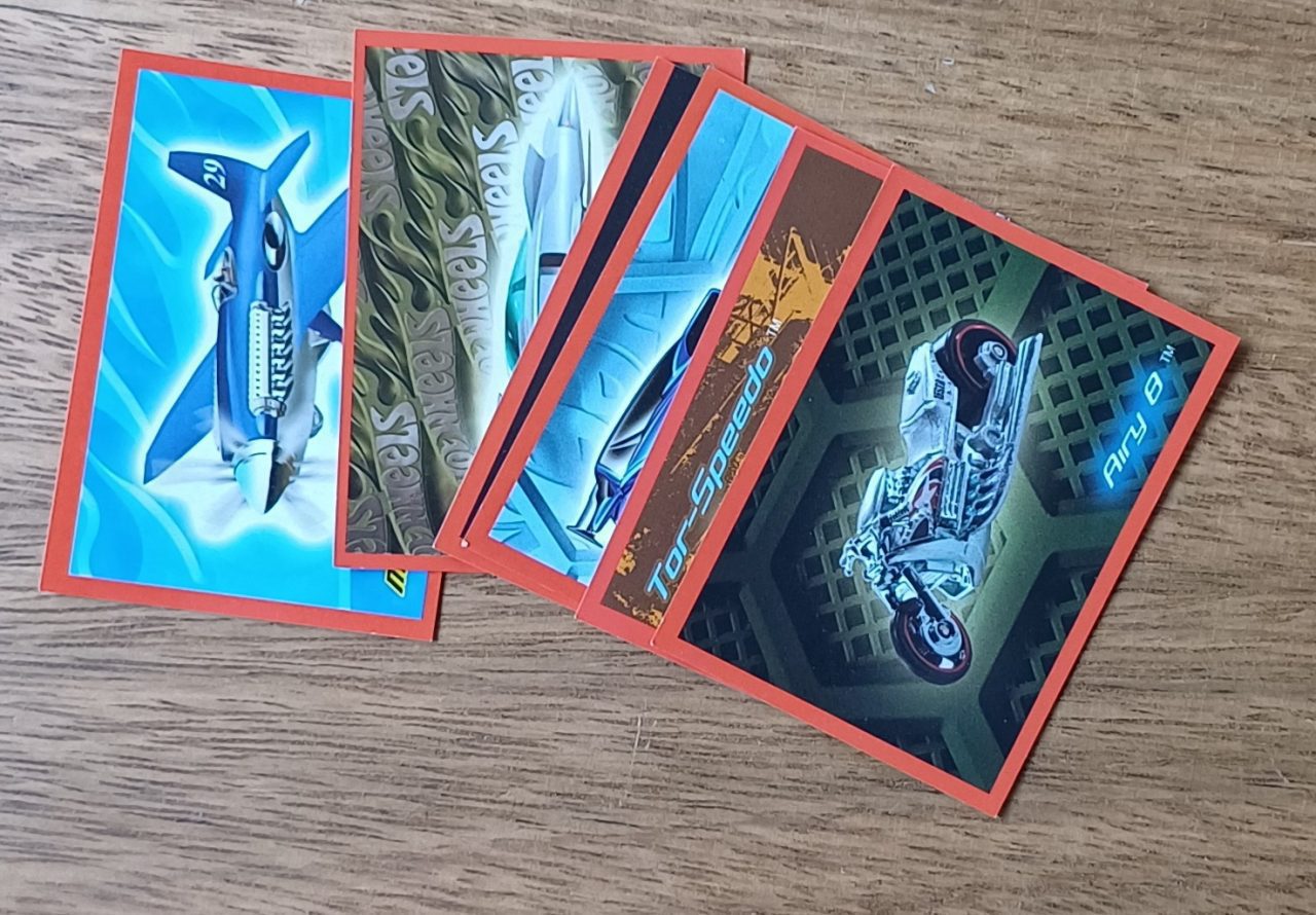 | Casa do Colecionador Figurinhas Panini Hot Wheels Mega race. Valor de cada.