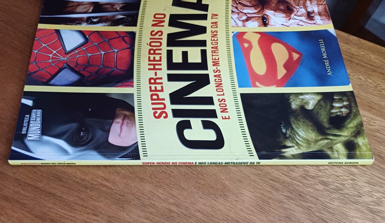 | Casa do Colecionador Livro Super herois no Cinema. André Morelli. Ed Europa.