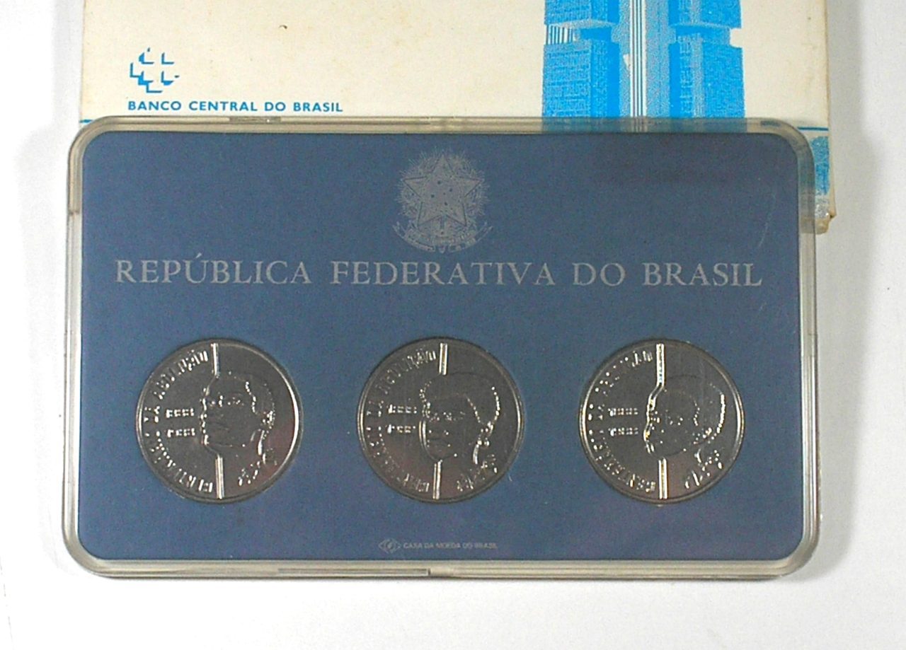 | Casa do Colecionador Raridade - Original Estojo "Prova de Cunho" série completa de 1988 Padrão Comemorativa 100 Anos da Abolição com certificado do Banco central do Brasil