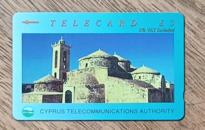 | Casa do Colecionador 5a3. Cartão telefone Chipre Telecommunications. Agia Paraskevi Igreja São Kyriaki.