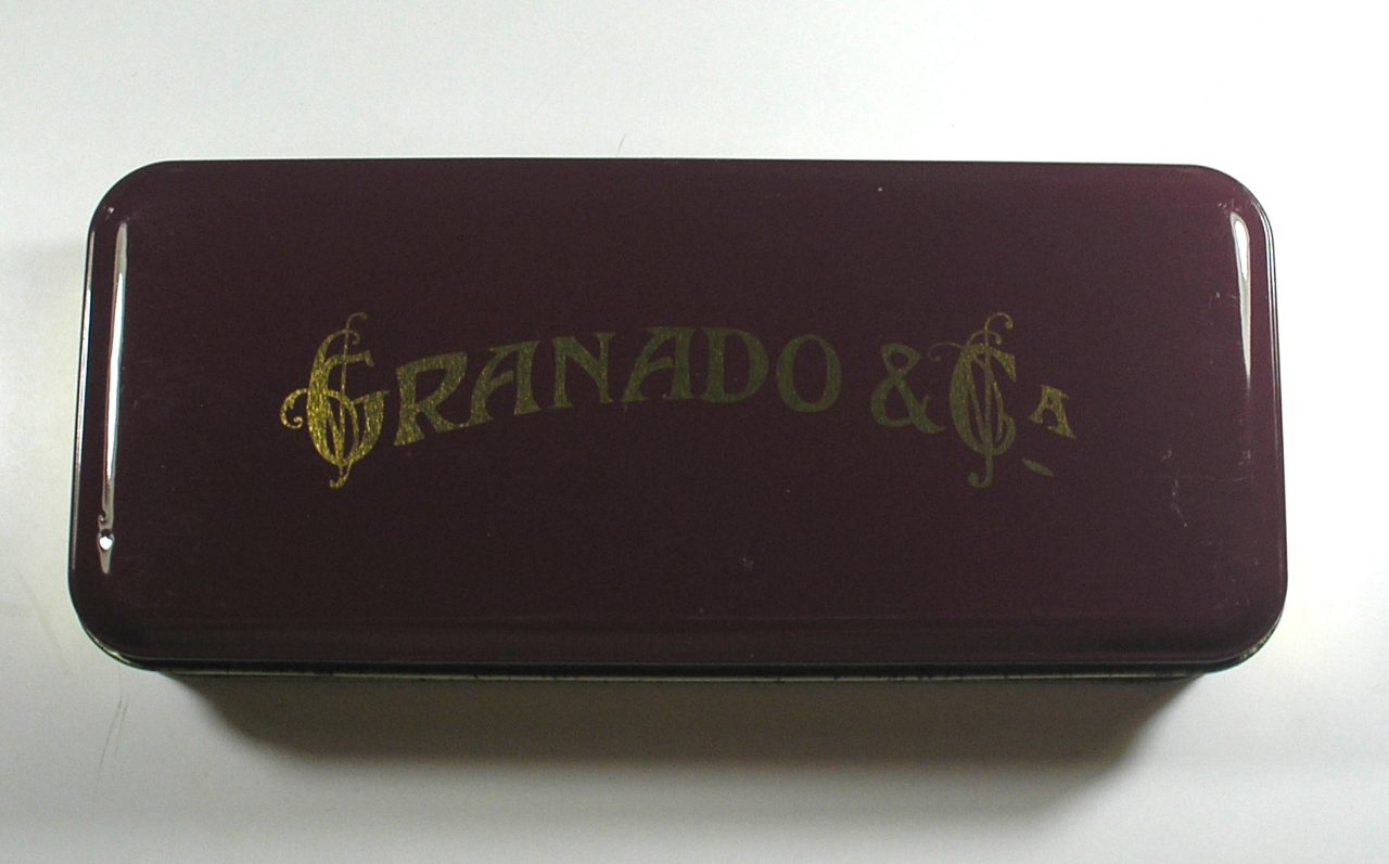 | Casa do Colecionador Linda Lata Pharmacia Granado na cor grená - desde 1870 - 2009 / nova