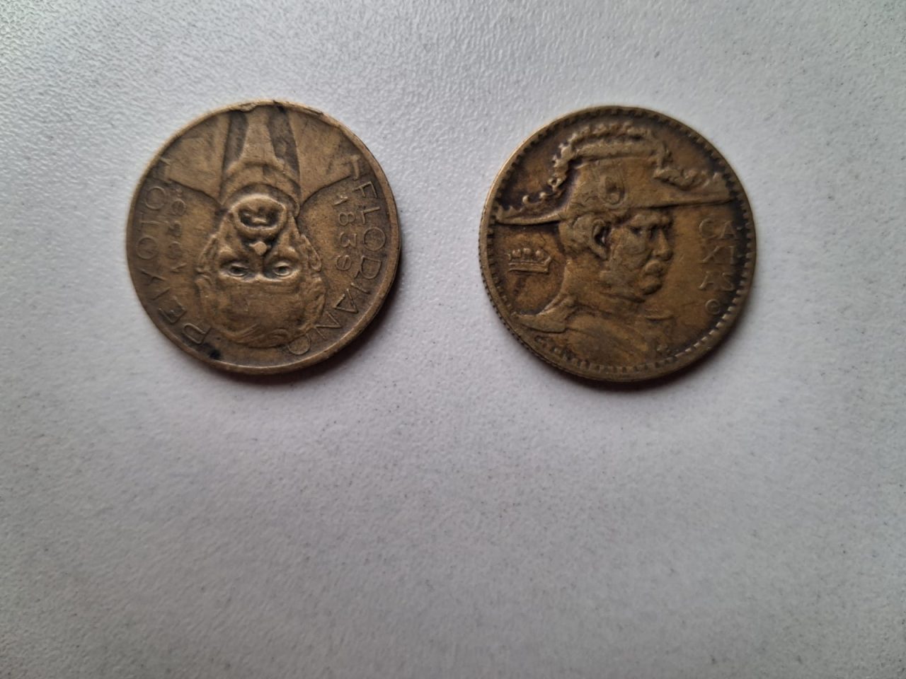 | Casa do Colecionador Vendo 2 Moedas De 2000 Réis - 1939 E 1937 (Usado)