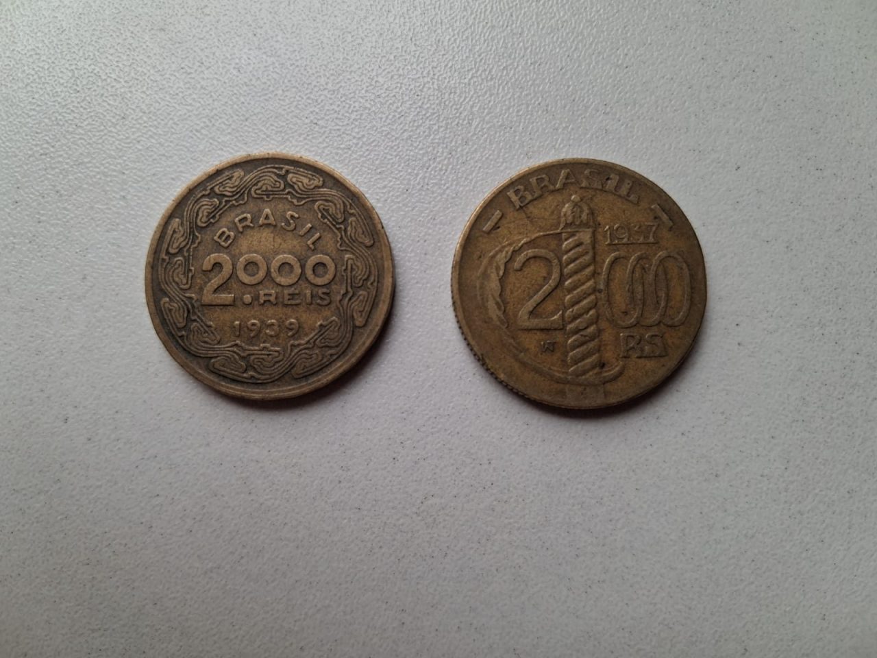 | Casa do Colecionador Vendo 2 Moedas De 2000 Réis - 1939 E 1937 (Usado)