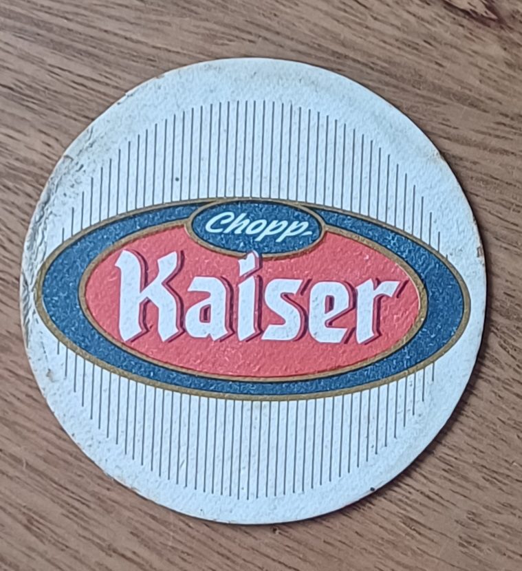 | Casa do Colecionador 5b1. Bolacha de chopp Kaiser frente e verso.