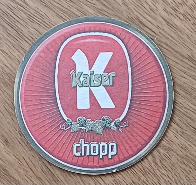 | Casa do Colecionador 5b1. Bolacha de chopp Kaiser vermelho dupla face.