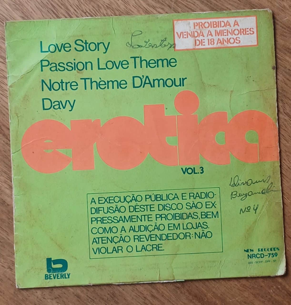 | Casa do Colecionador 5b3. Só a capa do vinil compacto Erótica vol 3. Love Story e +.