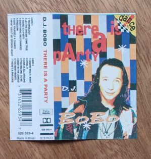 5b4. Capa para fita K7. D J Bobo there is a party