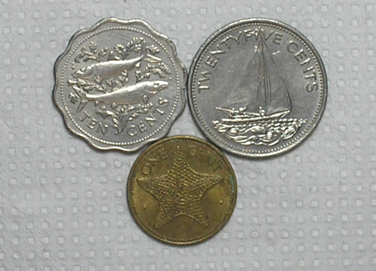 | Casa do Colecionador Bahamas) 1 Cent - 1984 + 10 Cents - 1975 + 20 Cents - 1977 / Sob / Bz/al-Ni / box60