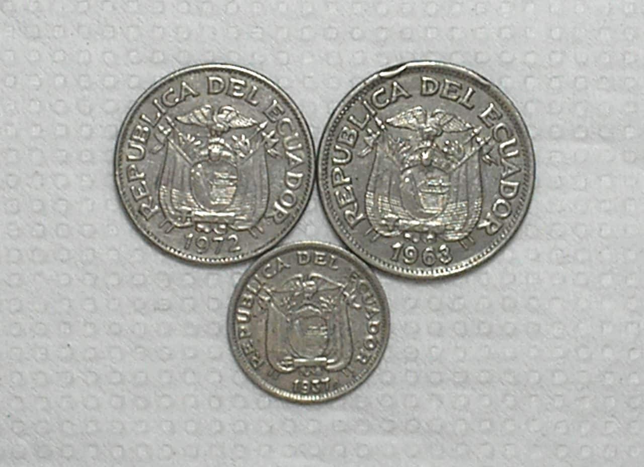 | Casa do Colecionador Ecuador) 5 Centavos - 1937 + 20 Centavos - 1972 + 50 Centavos - 1963 / Mbc / Co/Ni / box60