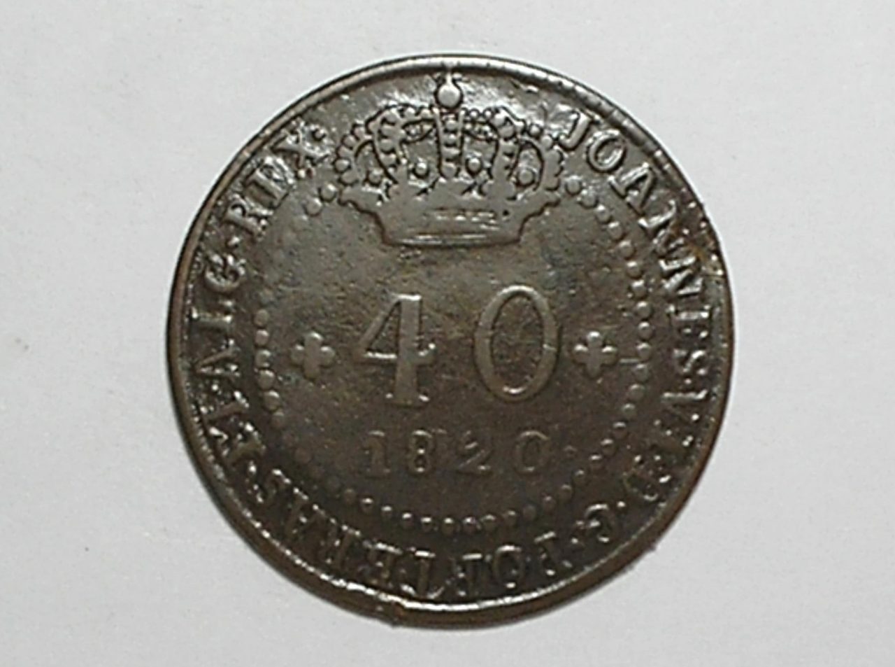 | Casa do Colecionador - 40 Réis - 1820 // Cunhada no Rio de Janeiro para Moçambique, São Tomé e Principe // 56 Perolas // Soberba / Cobre