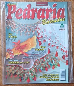 5c1. Revista Trabalhos manuais 37. Pedraria barrados cor e estilo.