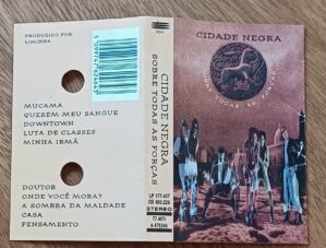 5c4. Capa da fita k7 Cidade Negra sobre todas as forças. Sem a fita.