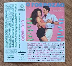 5c4. Capa da fita k7 Forrozão grandes sucessos sem a fita.