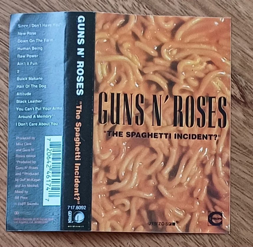 | Casa do Colecionador 5c4. Capa da fita k7 Guns n' Roses the spaghetti incident sem a fita.