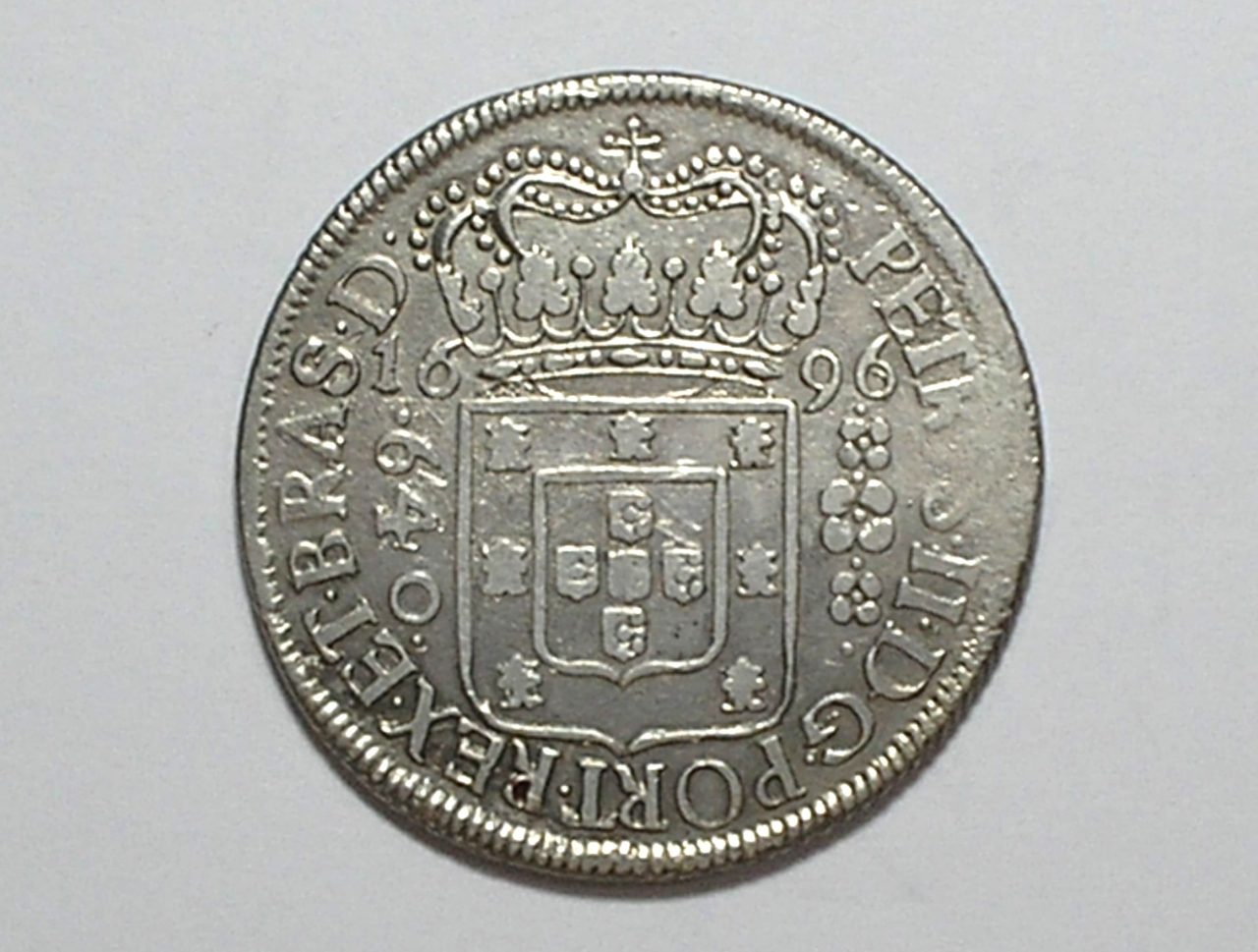 | Casa do Colecionador 640 Réis - 1696 // Colônia D. Pedro II // Var. 19a // Corôa Estreita. // Mbc / Prata