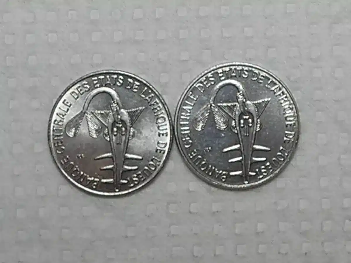 | Casa do Colecionador Africa West States) 1 Franc - 1977 / 1978 / Flor De Cunho / Escassas / m490