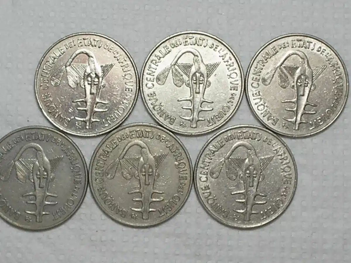 | Casa do Colecionador Africa West States) 100 Francs - 1967 / 1968 / 1975 / 1976 / 1977 / 1980 - Escassas / Mbc/S / Ni / m490
