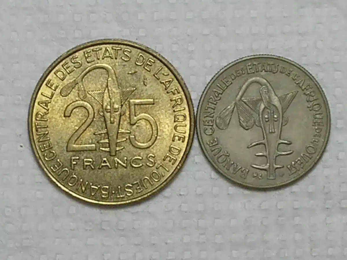 | Casa do Colecionador Africa West States) 25 E 50 Francs - 1982 Da Fao / Sob/Fc / Ni/Bz-Al / m490