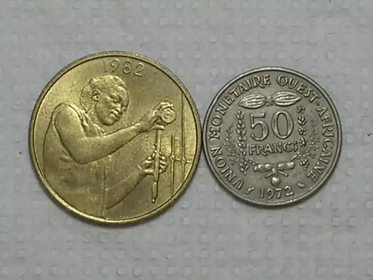 | Casa do Colecionador Africa West States) 25 E 50 Francs - 1982 Da Fao / Sob/Fc / Ni/Bz-Al / m490