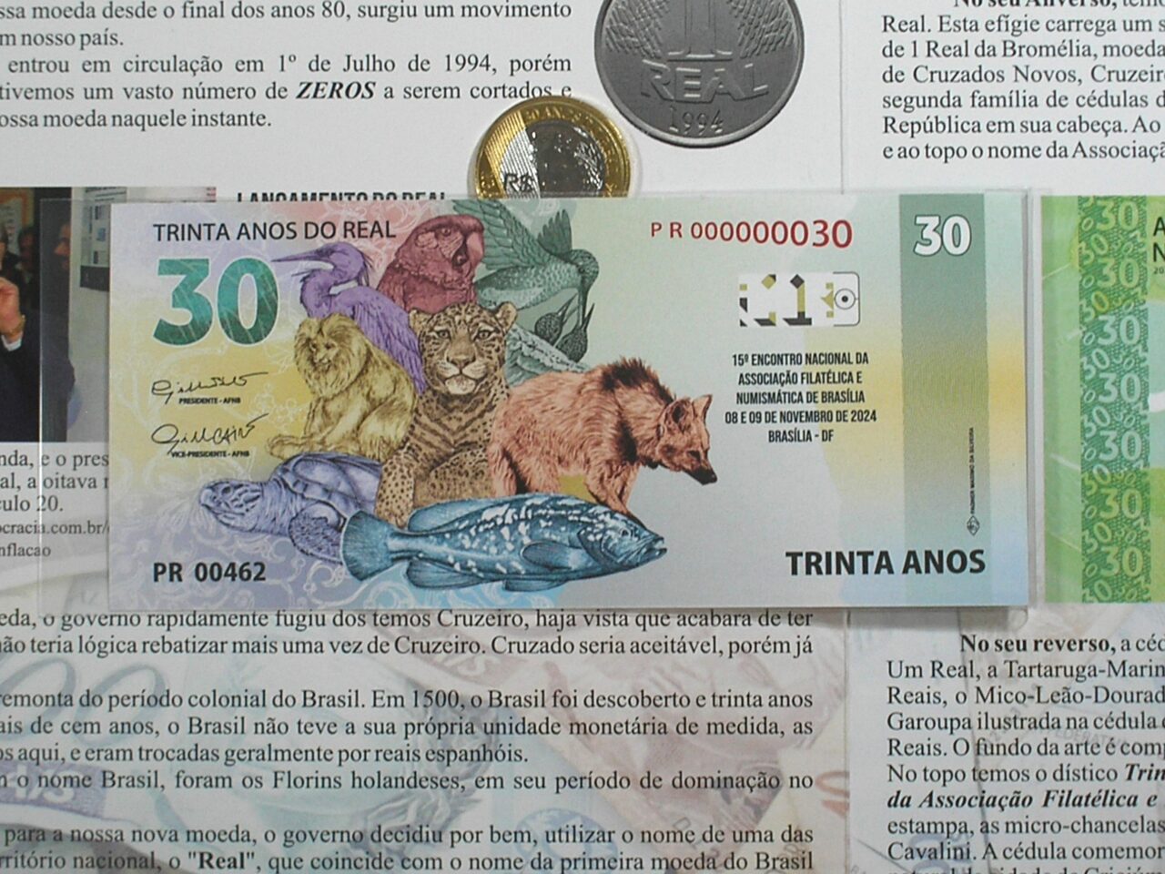 | Casa do Colecionador . Folder com Cédula e Moeda da Associação Numismática e Filatélica de Brasília Representando os 30 anos do Plano Real - 1994 a 2024 / Flor de Estampa e Flor de Cunho