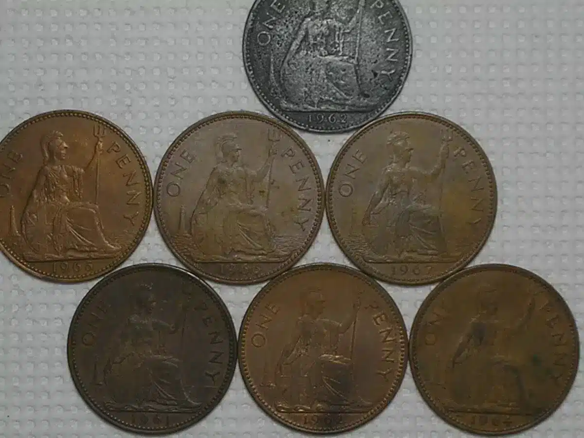 | Casa do Colecionador Inglaterra) 1 Penny - 1961 / 1962 / 1962-falsa da época / 1964 / 1965 / 1966 / 1967 - Bronze / m510