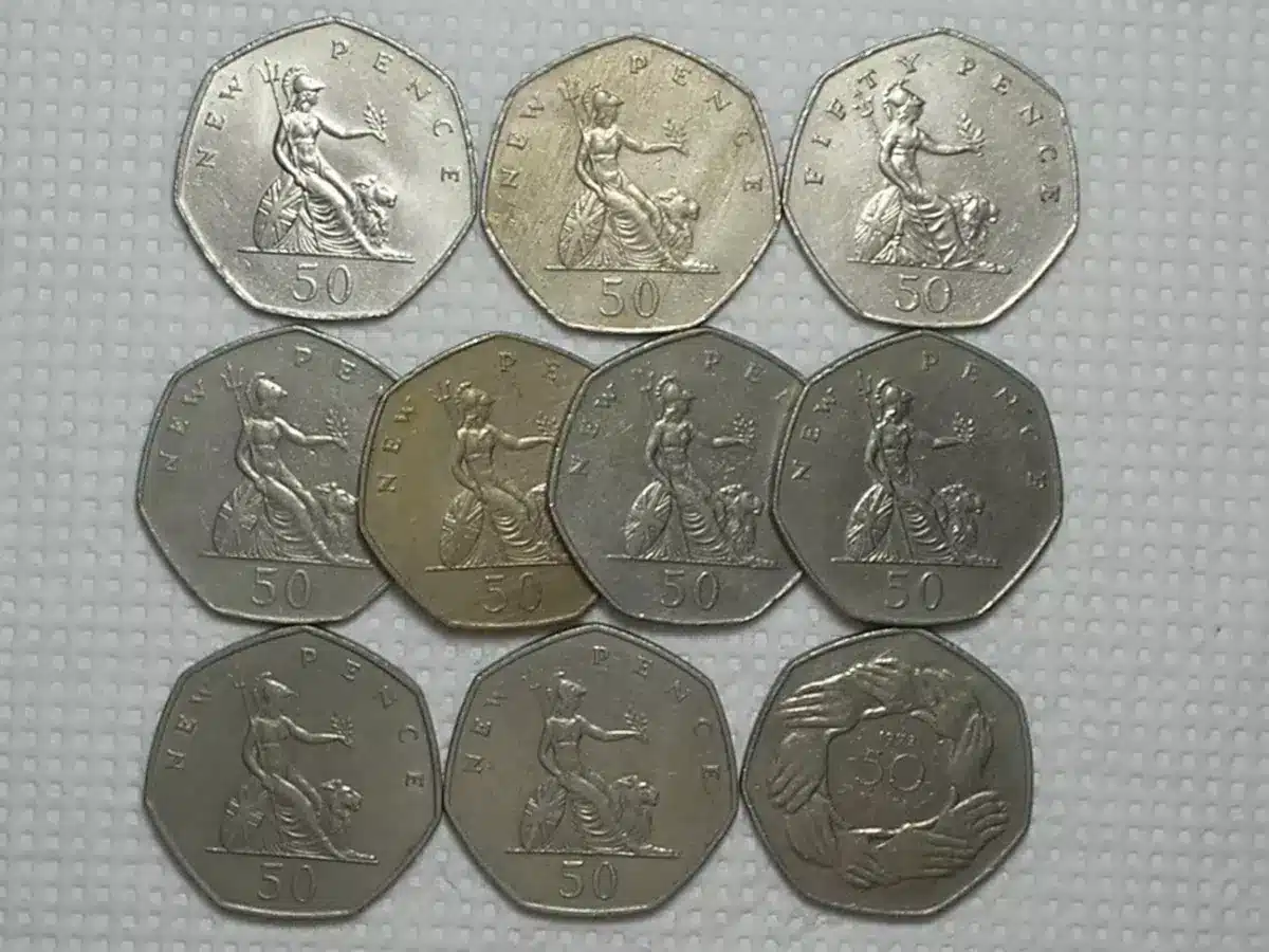 | Casa do Colecionador Inglaterra) 50 New Pence 1969 / 1970 / 73 / 76 / 77 / 78 / 79 / 1980 / 81 / 82 - 10 Moedas Em Niquel / Mbc/Sob / m510