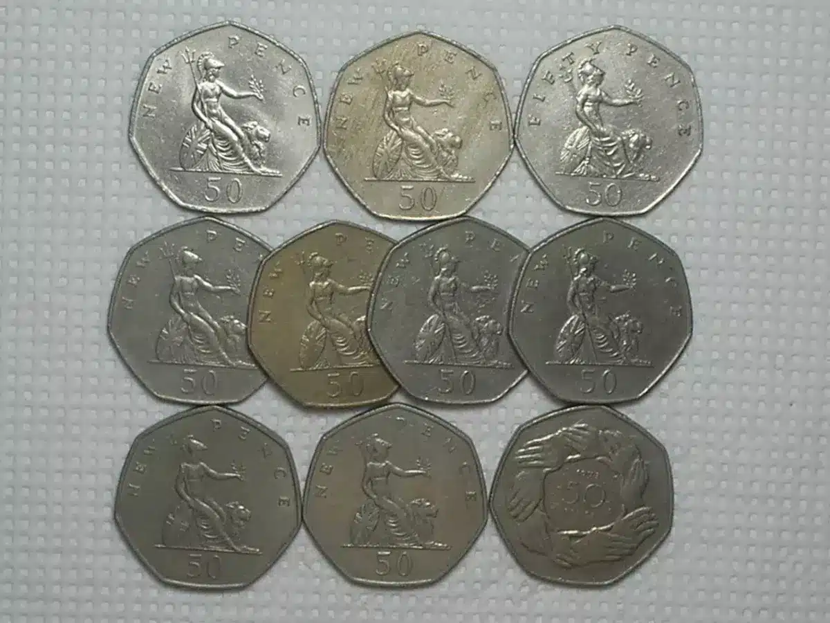 | Casa do Colecionador Inglaterra) 50 New Pence 1969 / 1970 / 73 / 76 / 77 / 78 / 79 / 1980 / 81 / 82 - 10 Moedas Em Niquel / Mbc/Sob / m510