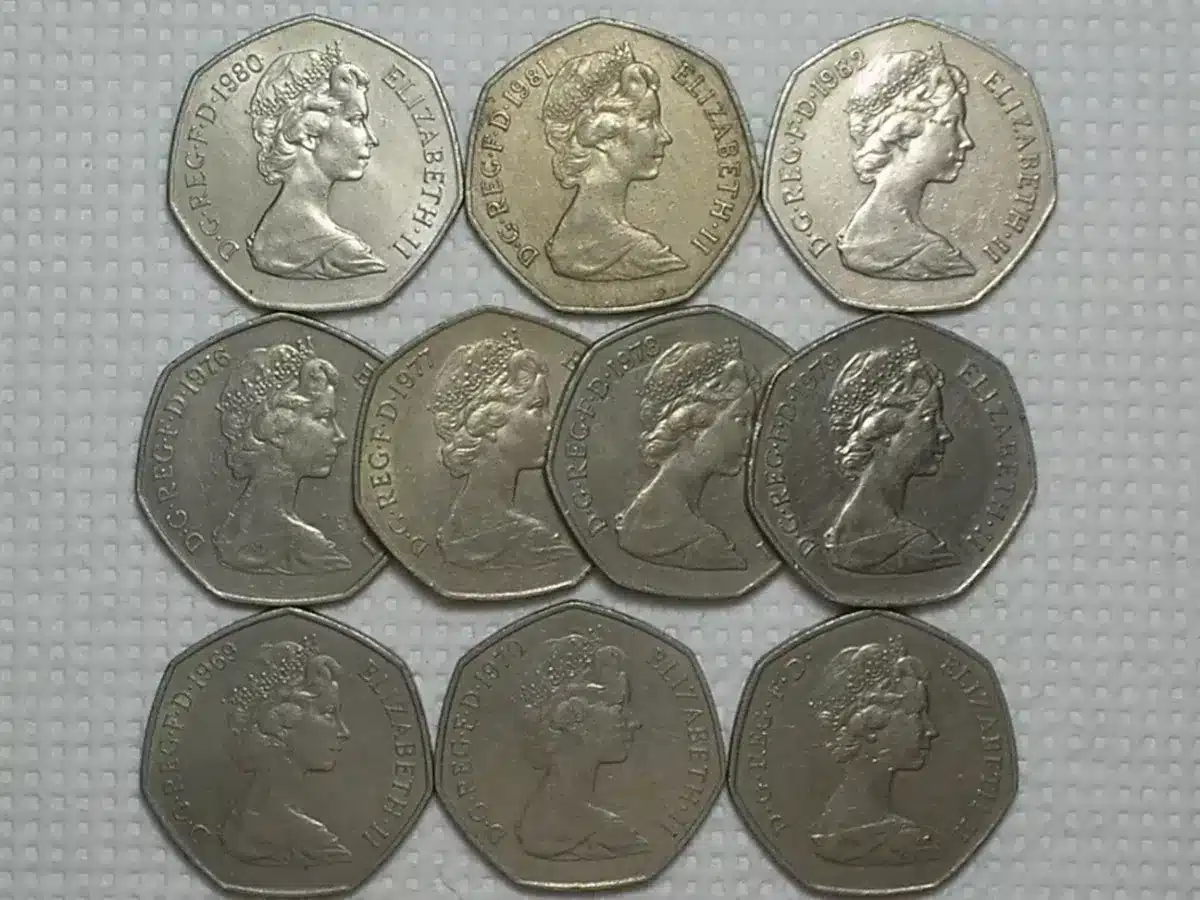 | Casa do Colecionador Inglaterra) 50 New Pence 1969 / 1970 / 73 / 76 / 77 / 78 / 79 / 1980 / 81 / 82 - 10 Moedas Em Niquel / Mbc/Sob / m510