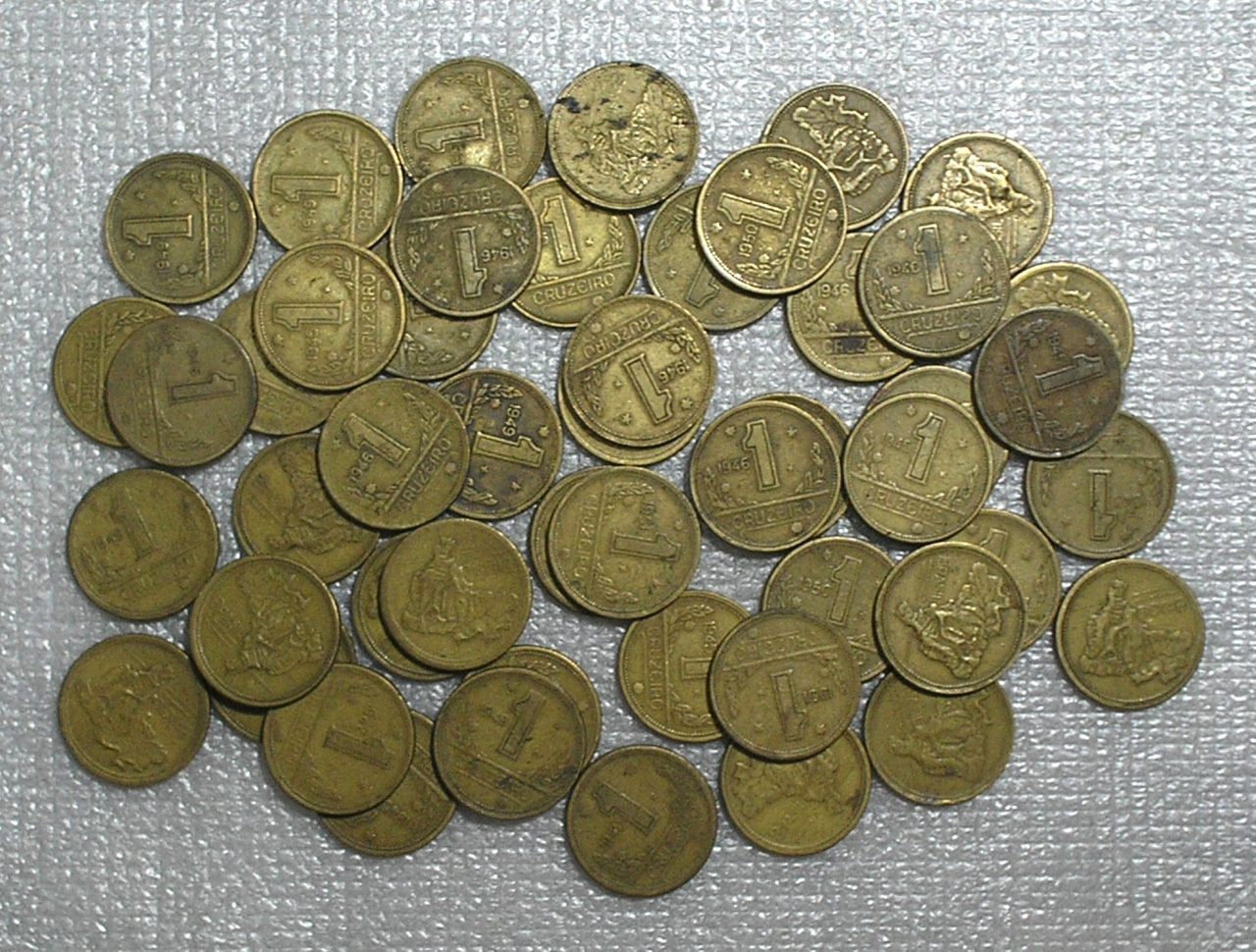 | Casa do Colecionador Lotão 50 Moedas de 1 Cruzeiro Mapa do Brasil em Bronze