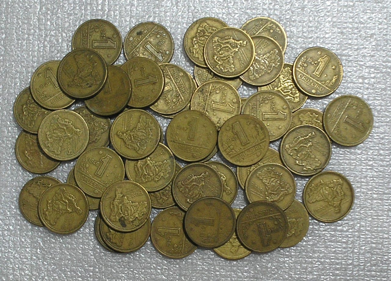 | Casa do Colecionador Lotão 50 Moedas de 1 Cruzeiro Mapa do Brasil em Bronze
