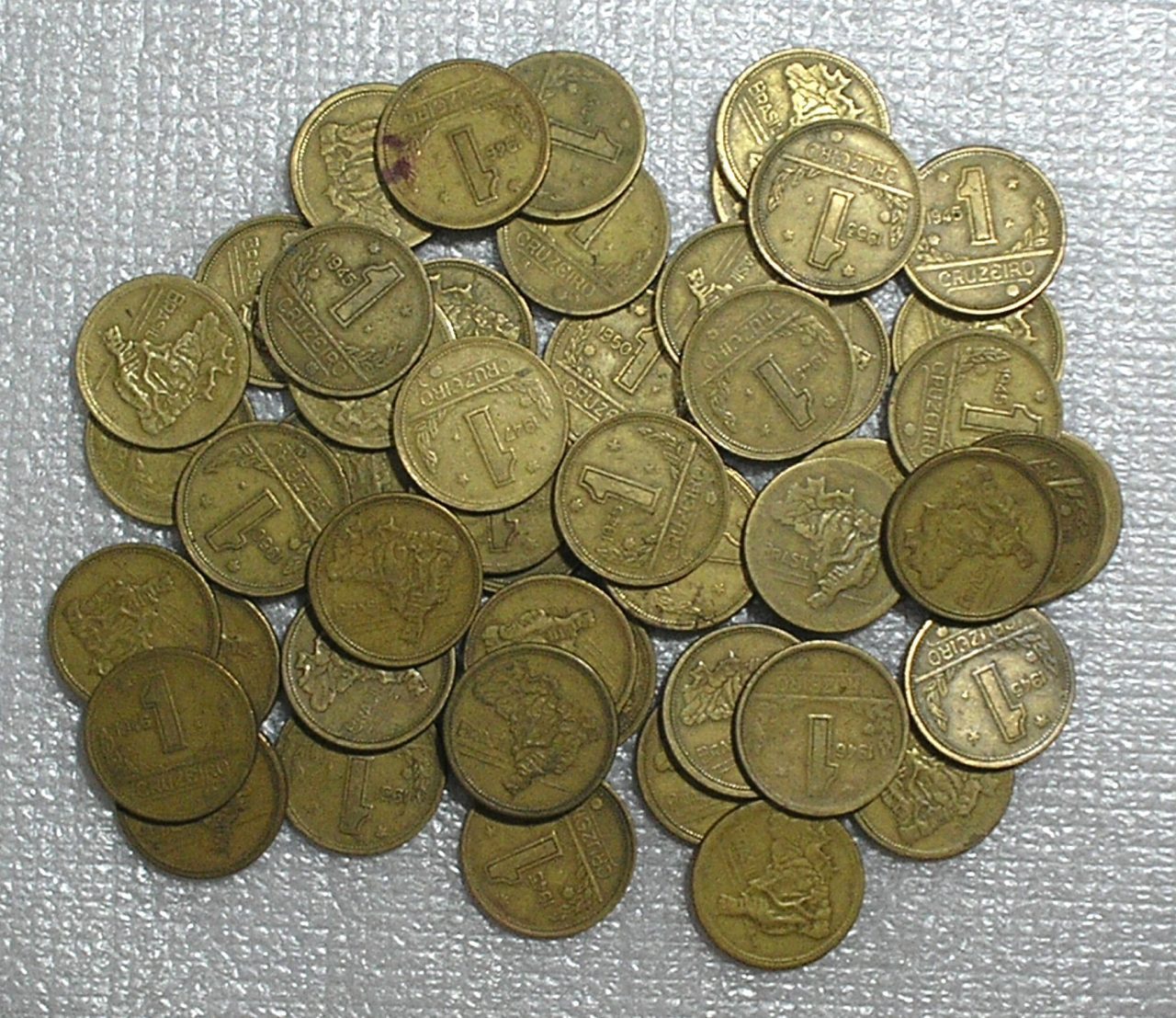 | Casa do Colecionador Lotão 50 Moedas de 1 Cruzeiro Mapa do Brasil em Bronze