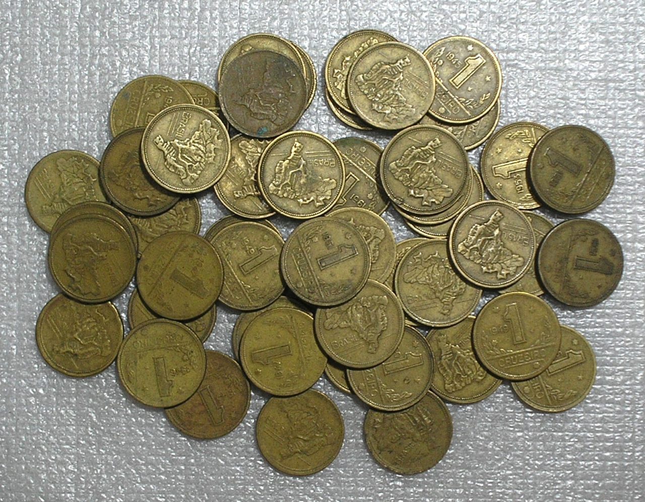 | Casa do Colecionador Lotão 50 Moedas de 1 Cruzeiro Mapa do Brasil em Bronze