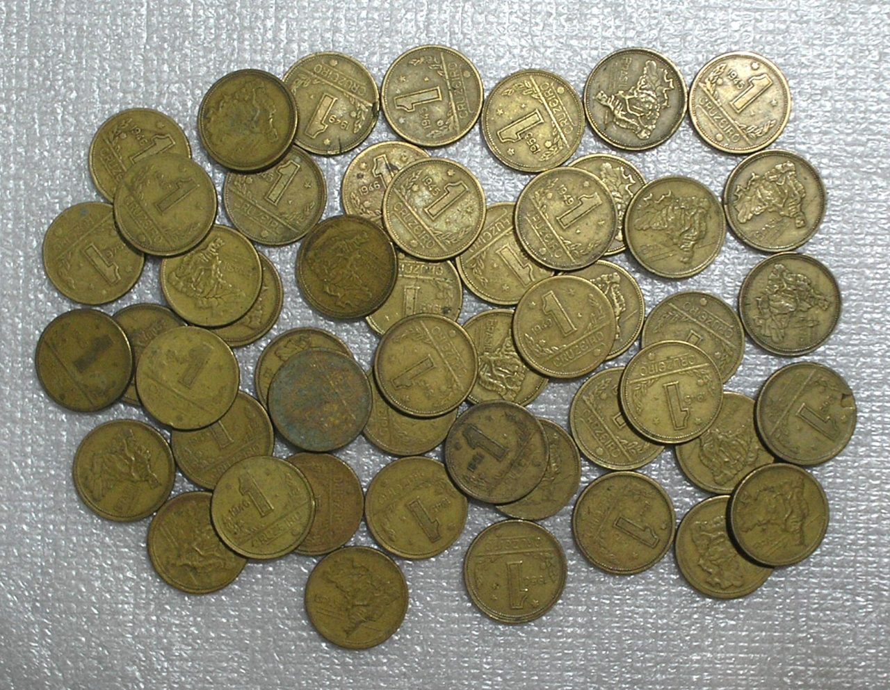 | Casa do Colecionador Lotão 50 Moedas de 1 Cruzeiro Mapa do Brasil em Bronze